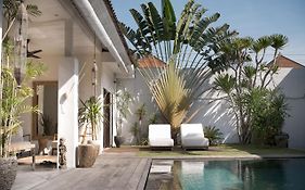 Tropical 3Bdr Poolvilla In Heart Of Seminyak